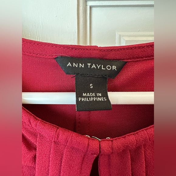 Anne Taylor raspberry color blouse size S - Picture 3 of 3